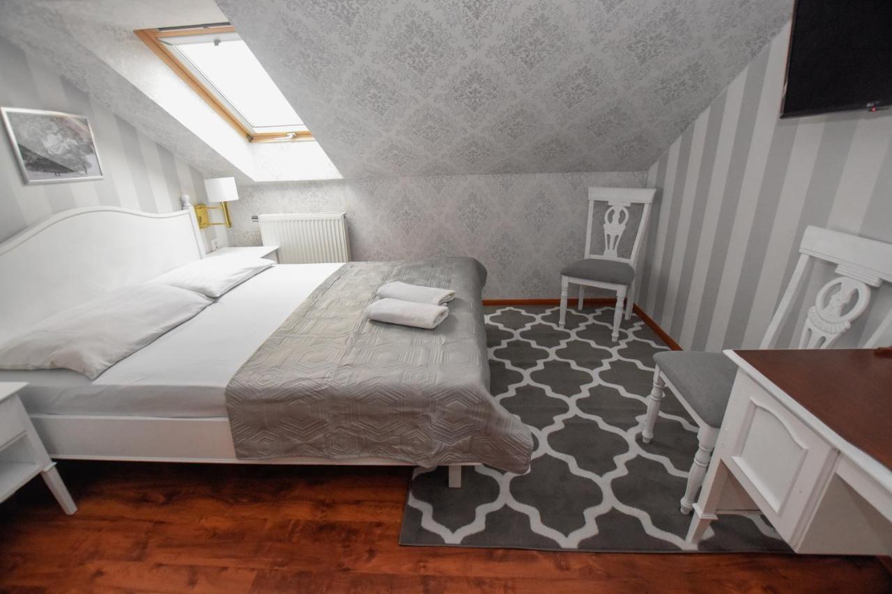 Dwor Ostoia Hotel Rymanow Luaran gambar