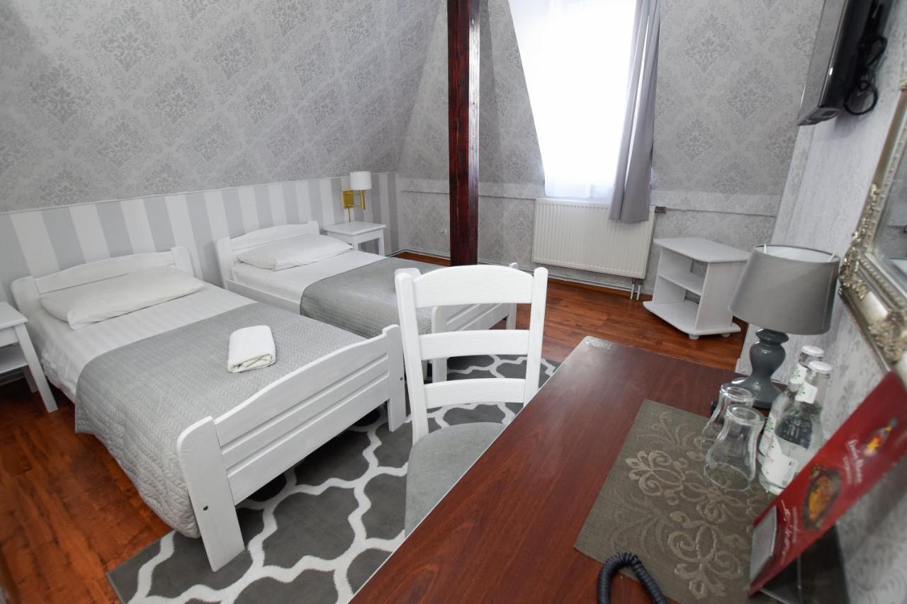 Dwor Ostoia Hotel Rymanow Luaran gambar