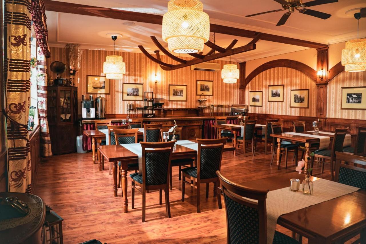Dwor Ostoia Hotel Rymanow Luaran gambar