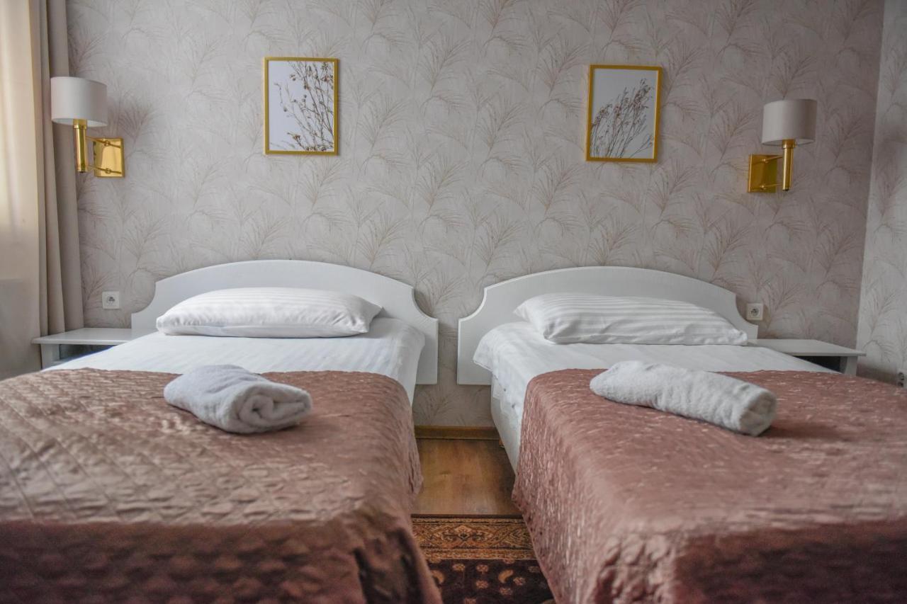 Dwor Ostoia Hotel Rymanow Luaran gambar