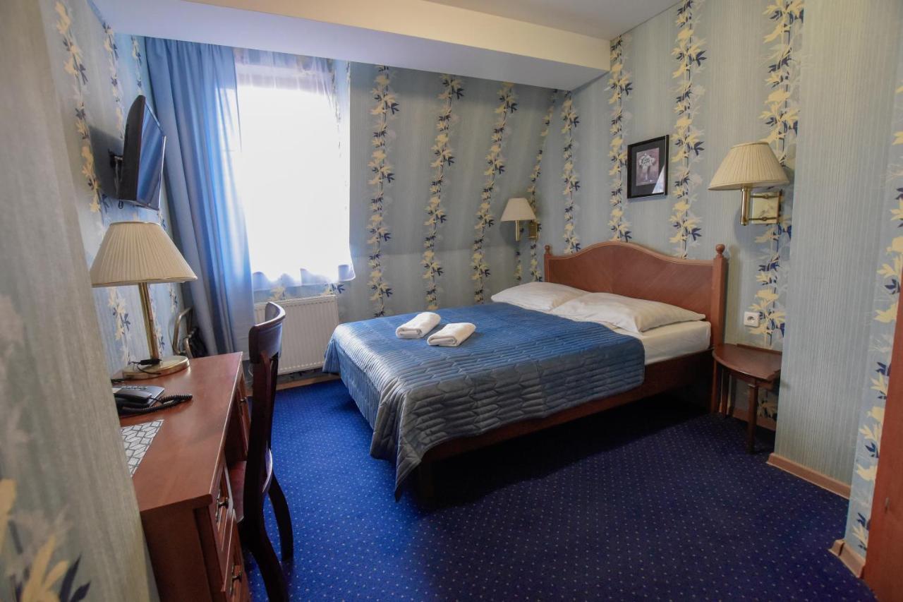 Dwor Ostoia Hotel Rymanow Luaran gambar