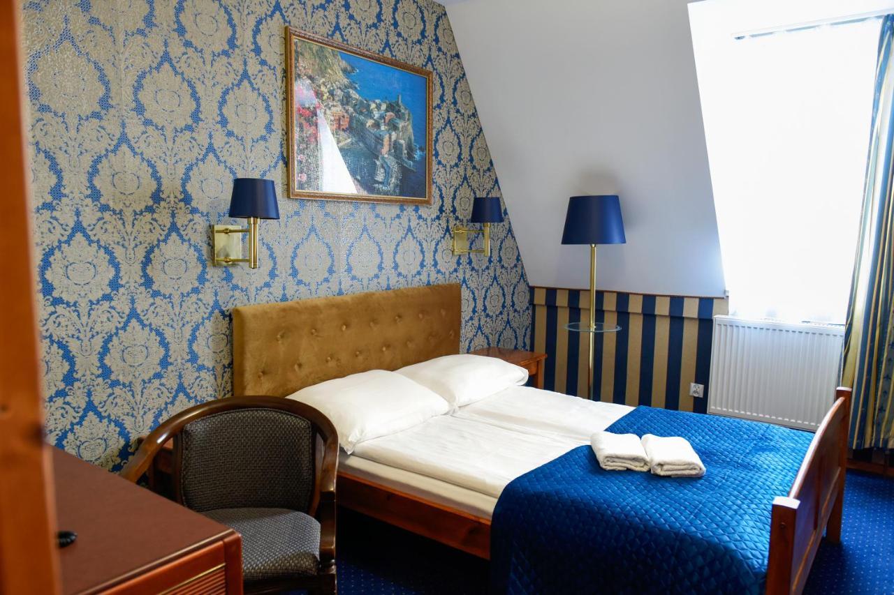 Dwor Ostoia Hotel Rymanow Luaran gambar