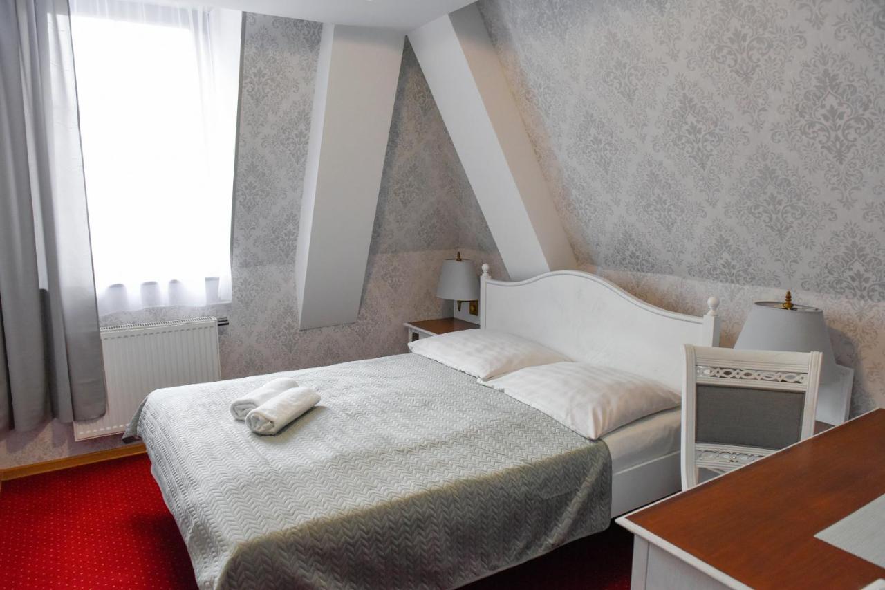 Dwor Ostoia Hotel Rymanow Luaran gambar