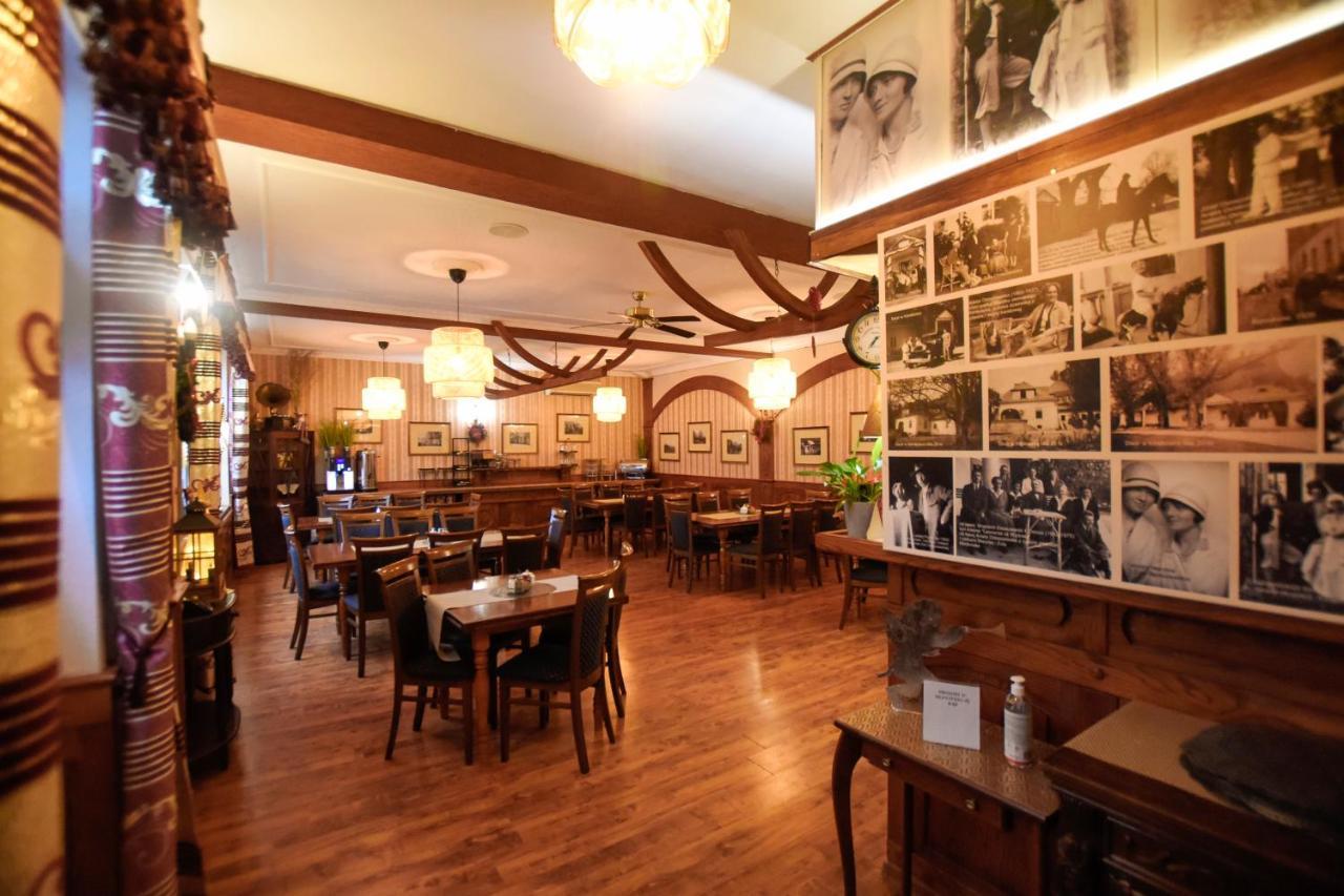 Dwor Ostoia Hotel Rymanow Luaran gambar