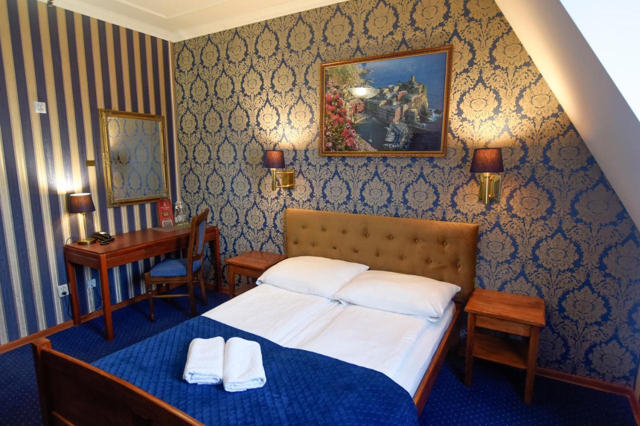 Dwor Ostoia Hotel Rymanow Luaran gambar