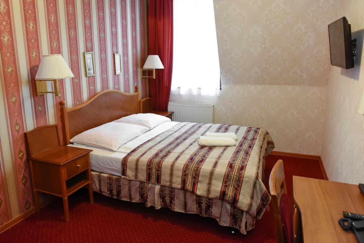 Dwor Ostoia Hotel Rymanow Luaran gambar