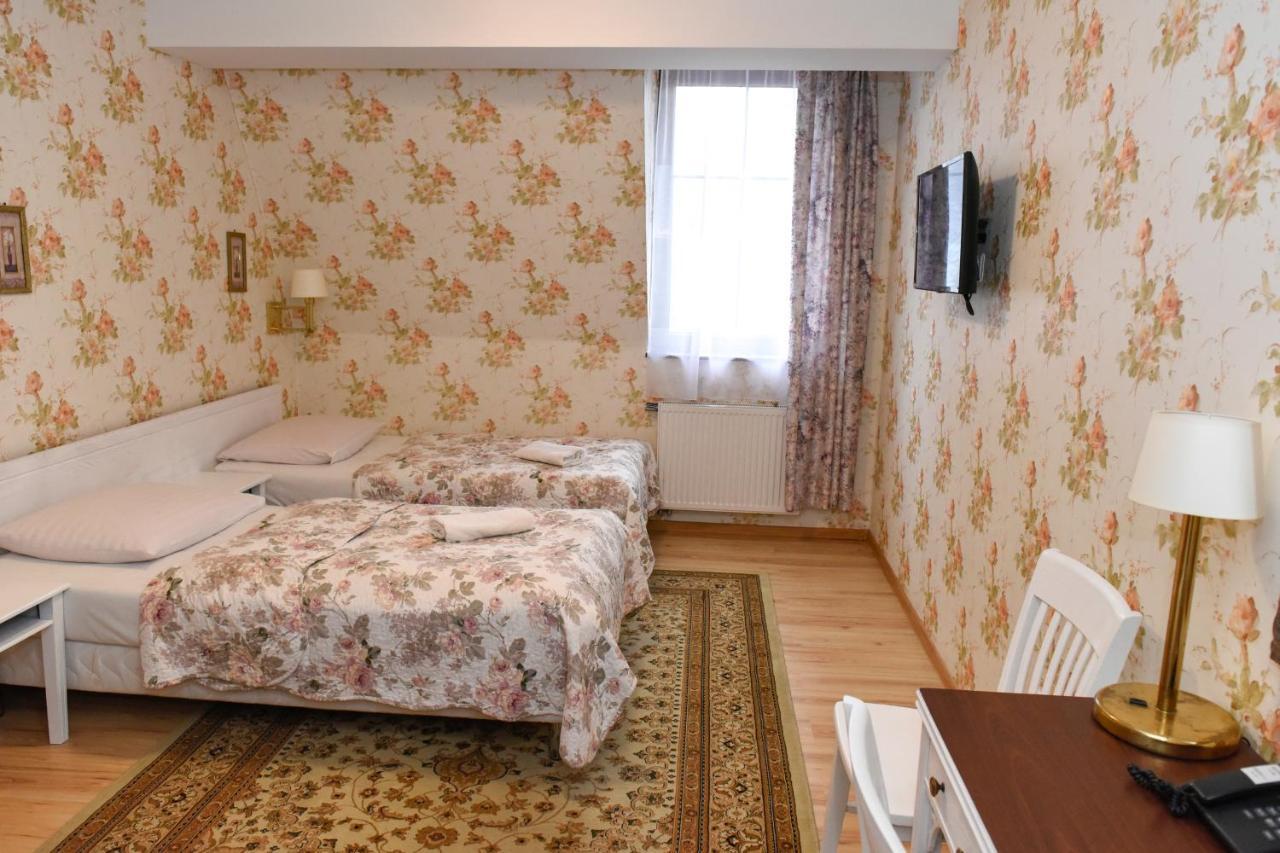 Dwor Ostoia Hotel Rymanow Luaran gambar