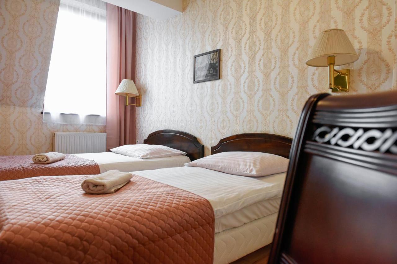 Dwor Ostoia Hotel Rymanow Luaran gambar