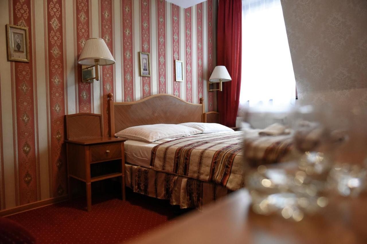 Dwor Ostoia Hotel Rymanow Luaran gambar