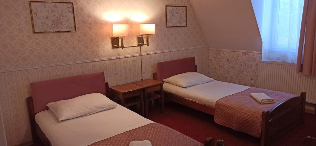 Dwor Ostoia Hotel Rymanow Luaran gambar