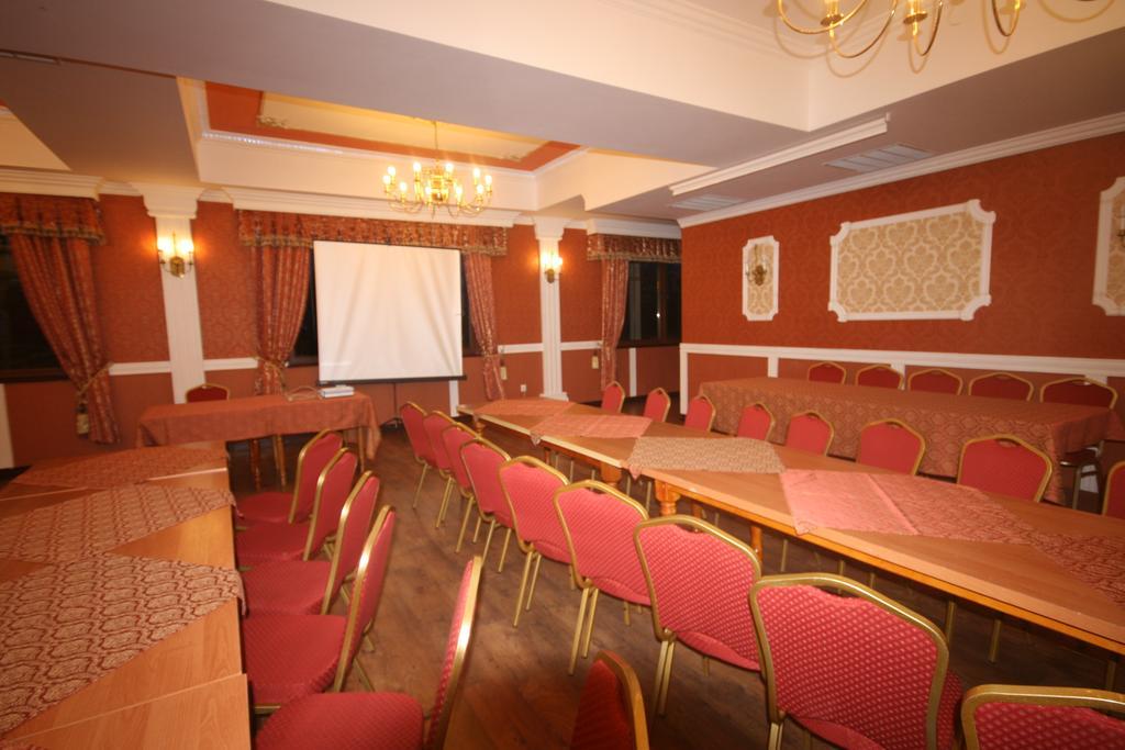 Dwor Ostoia Hotel Rymanow Luaran gambar