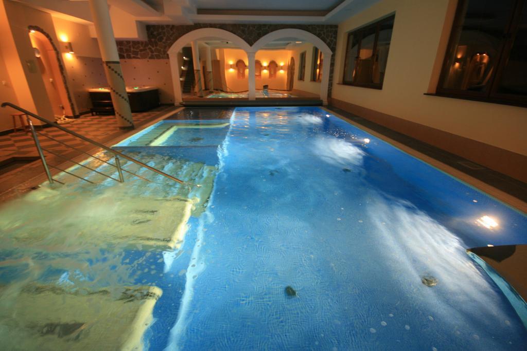 Dwor Ostoia Hotel Rymanow Luaran gambar