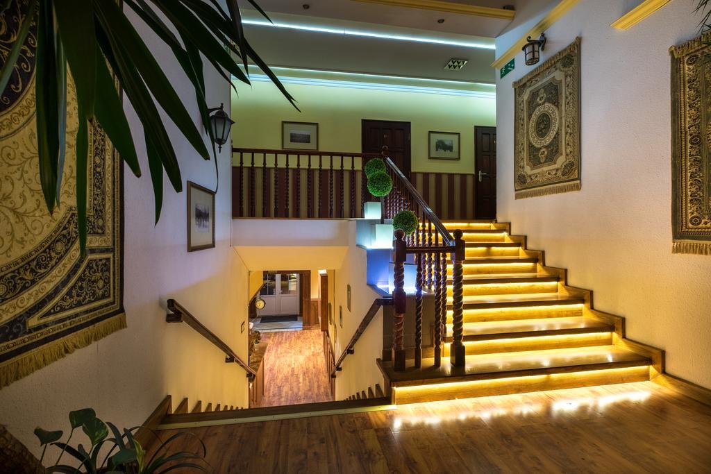 Dwor Ostoia Hotel Rymanow Luaran gambar