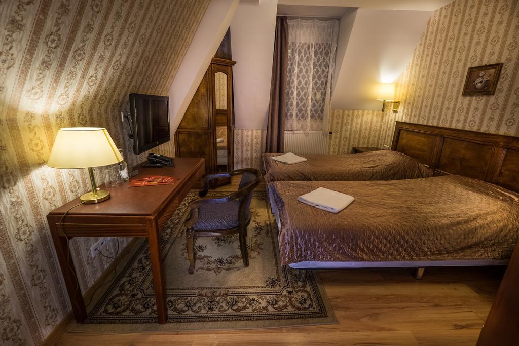 Dwor Ostoia Hotel Rymanow Luaran gambar