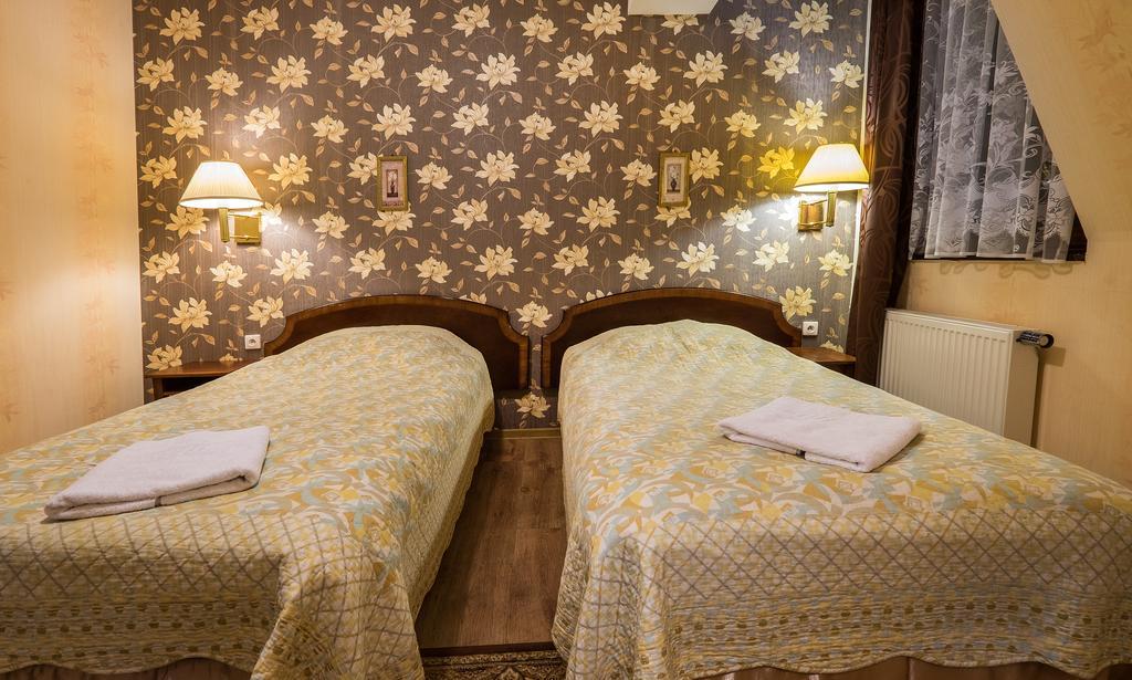 Dwor Ostoia Hotel Rymanow Luaran gambar