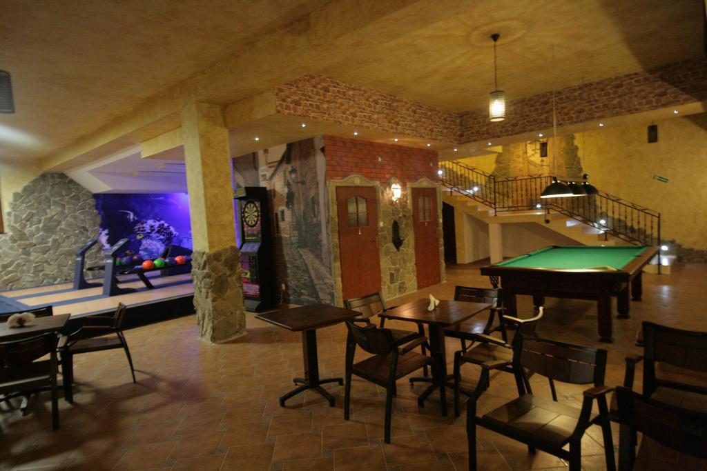 Dwor Ostoia Hotel Rymanow Luaran gambar