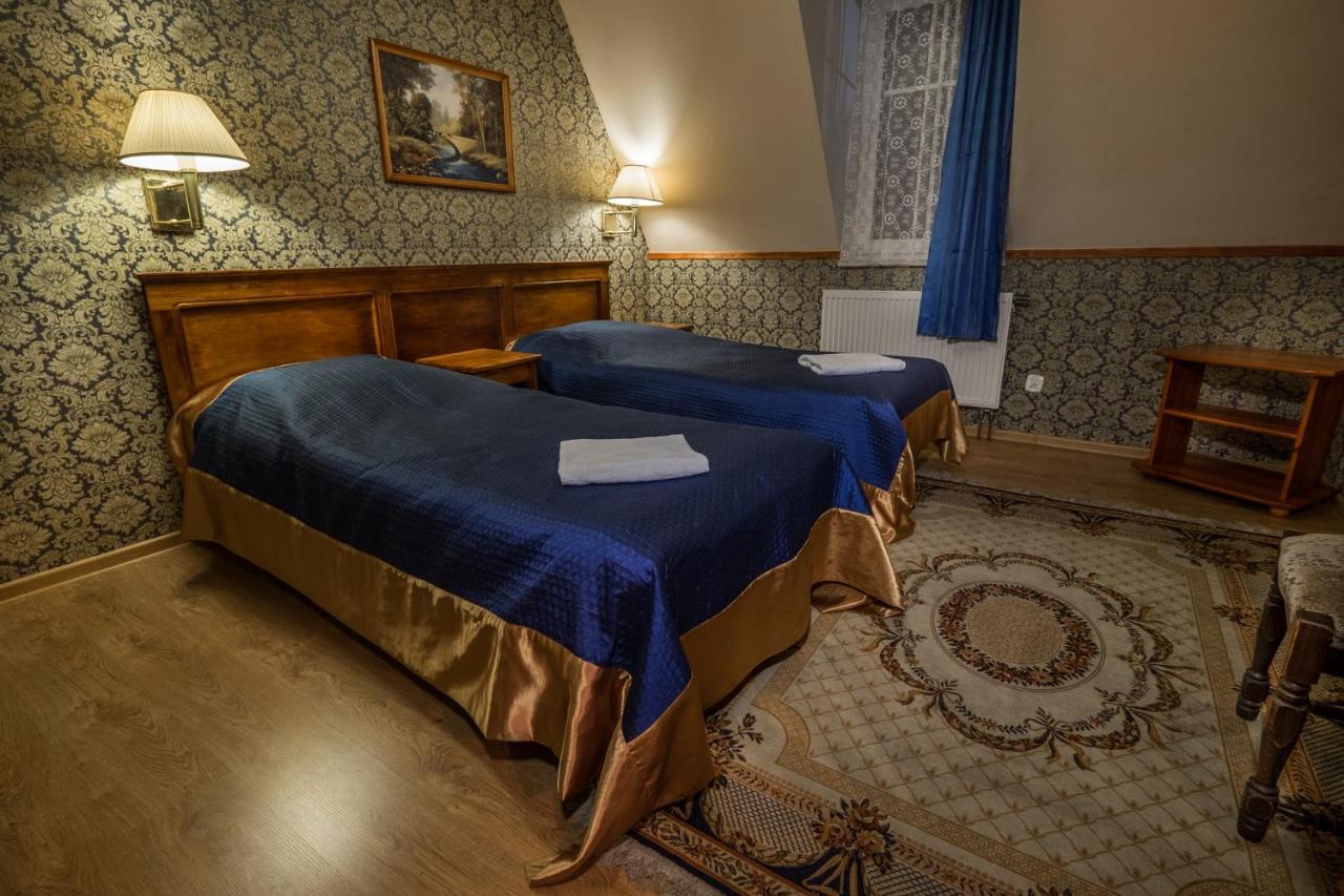 Dwor Ostoia Hotel Rymanow Luaran gambar